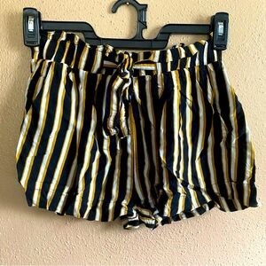 Ambiance Apparel Size M stripped shorts with pockets
